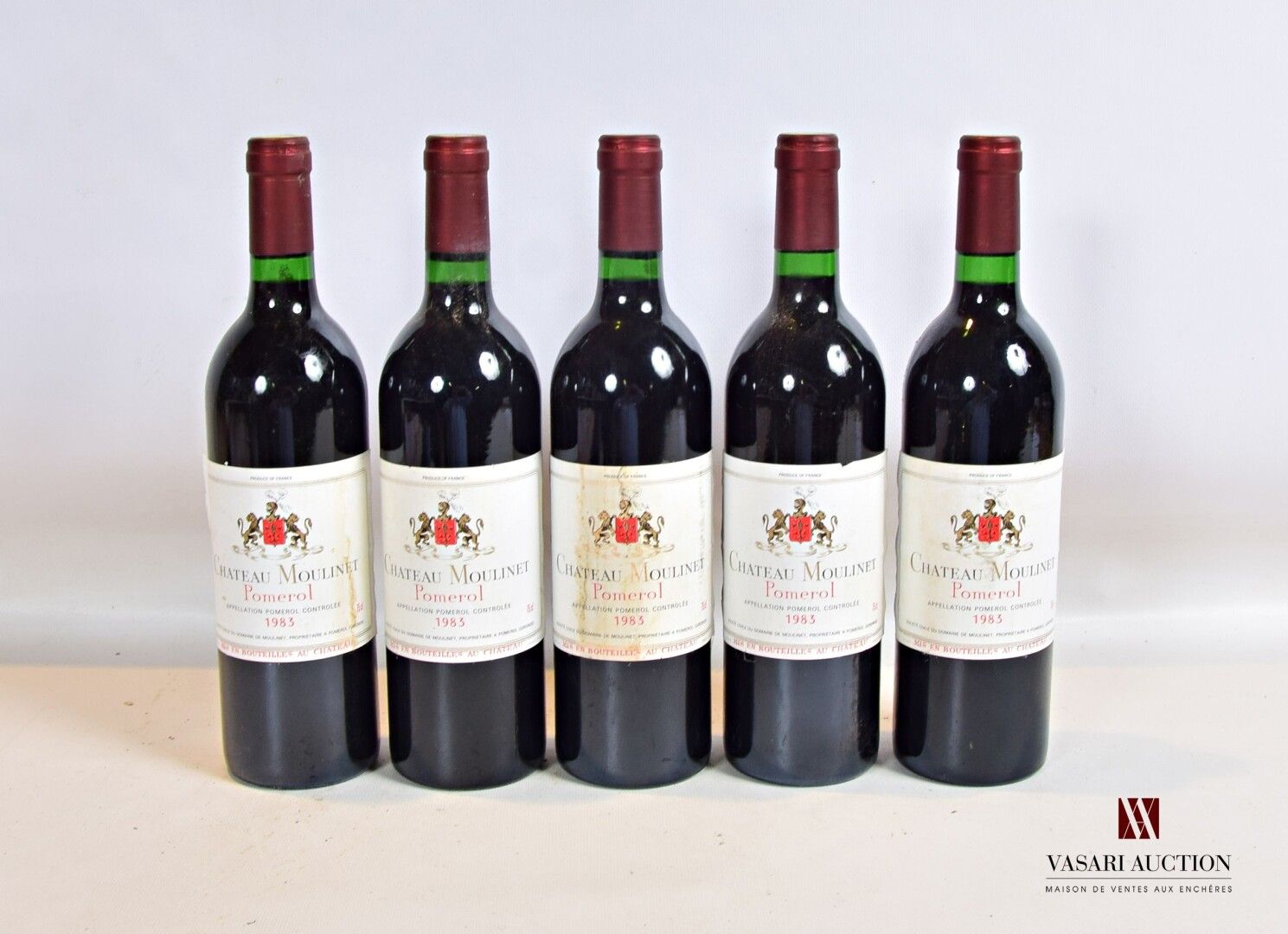 Null 5 bottles Château MOULINET Pomerol 1983

	Et: 2 barely stained, 3 more stai&hellip;