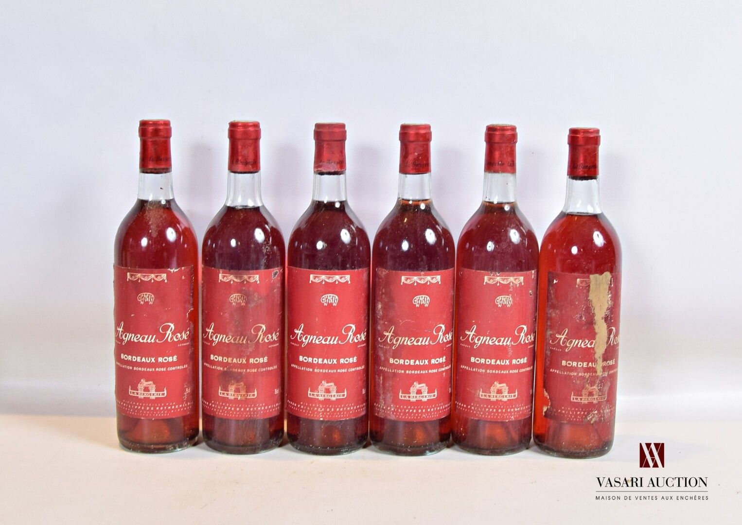 Null 6瓶AGNEAU ROSÉ波尔多桃红葡萄酒 mise neg. NM

	褪色和污渍。N：4个低颈/高肩限制，2个高肩限制。