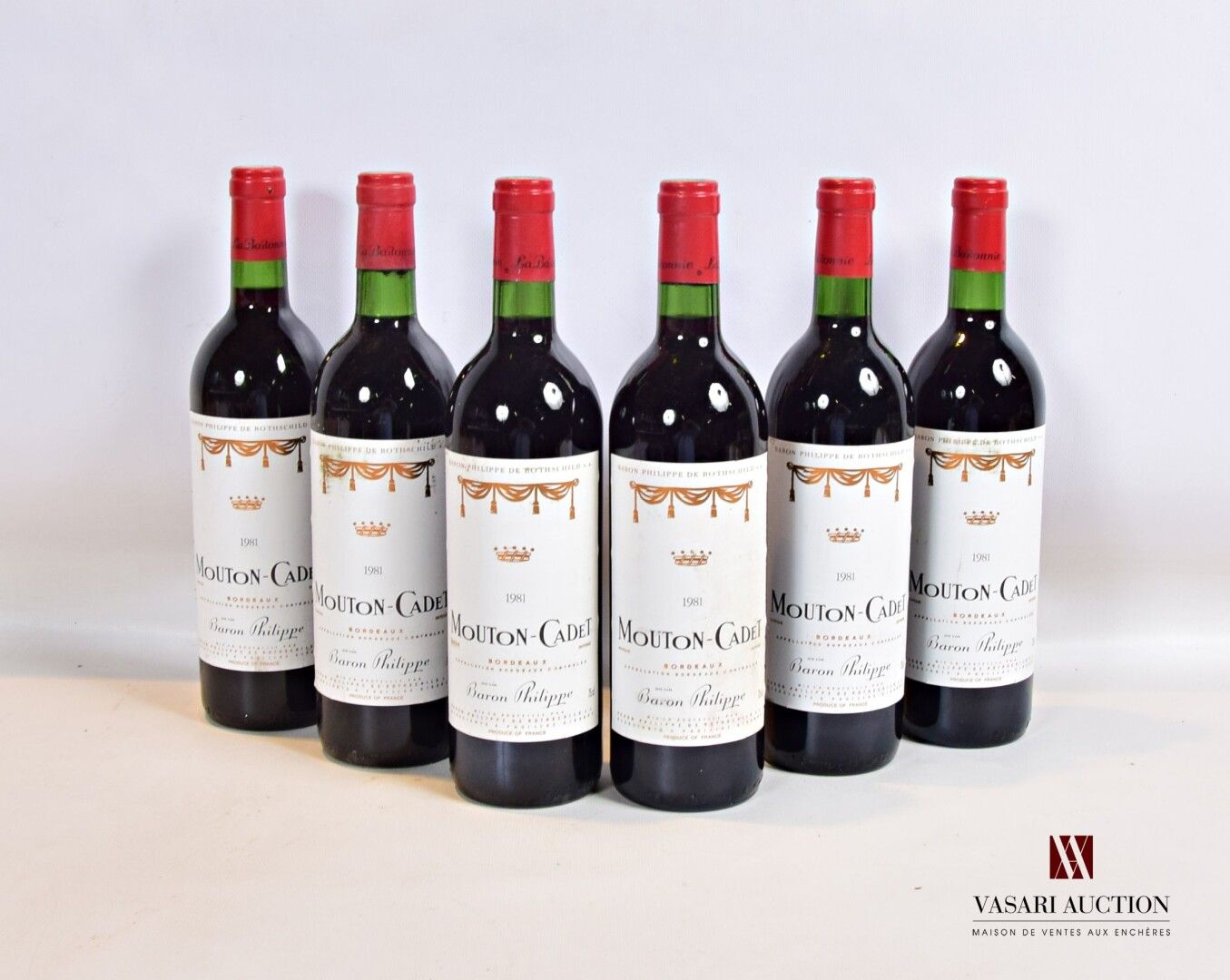 Null 6 bottiglie MOUTON CADET Bordeaux mise neg. 1981

	Appena macchiato. N: 5 c&hellip;