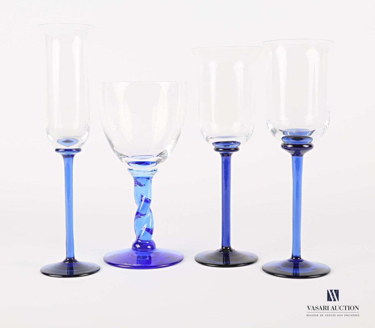 Null DANIEL HECHTER

Suite de trois verres en verre, les gobelets de forme tulip&hellip;