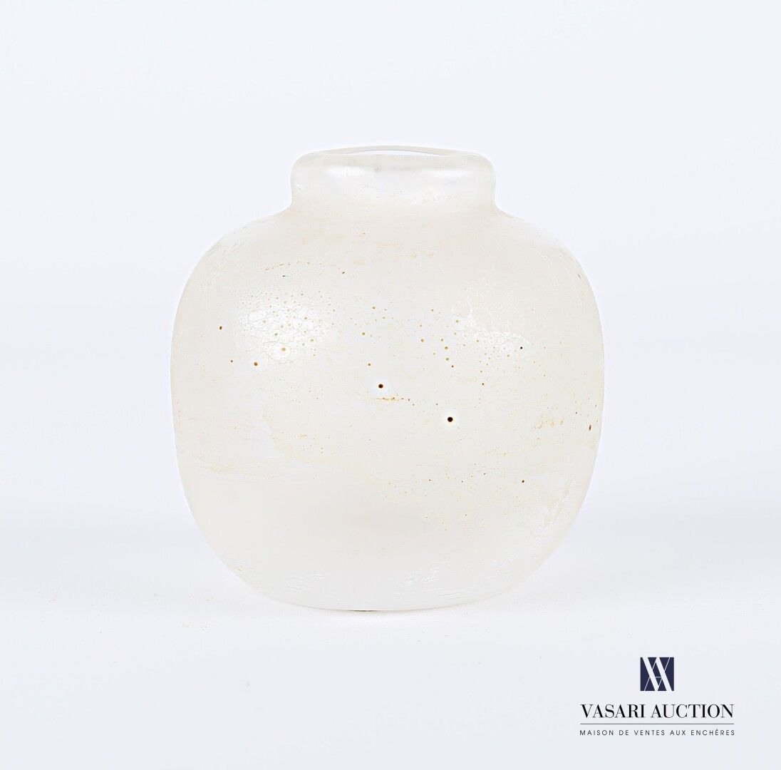 Null KOSTA BODA

玻璃溶胶花瓶，球状，瓶身经磨砂处理，有彩虹色和纹理。

有标记和签名的B.背面有HEINTZE字样

高度：7厘米高度：7厘米