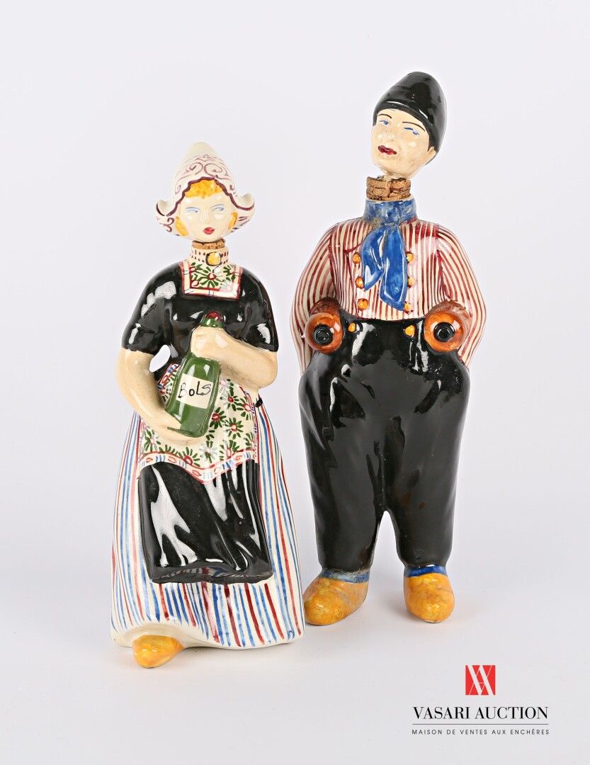 Null Paire de flacons à liqueur représentant un couple en habit traditionnel ten&hellip;