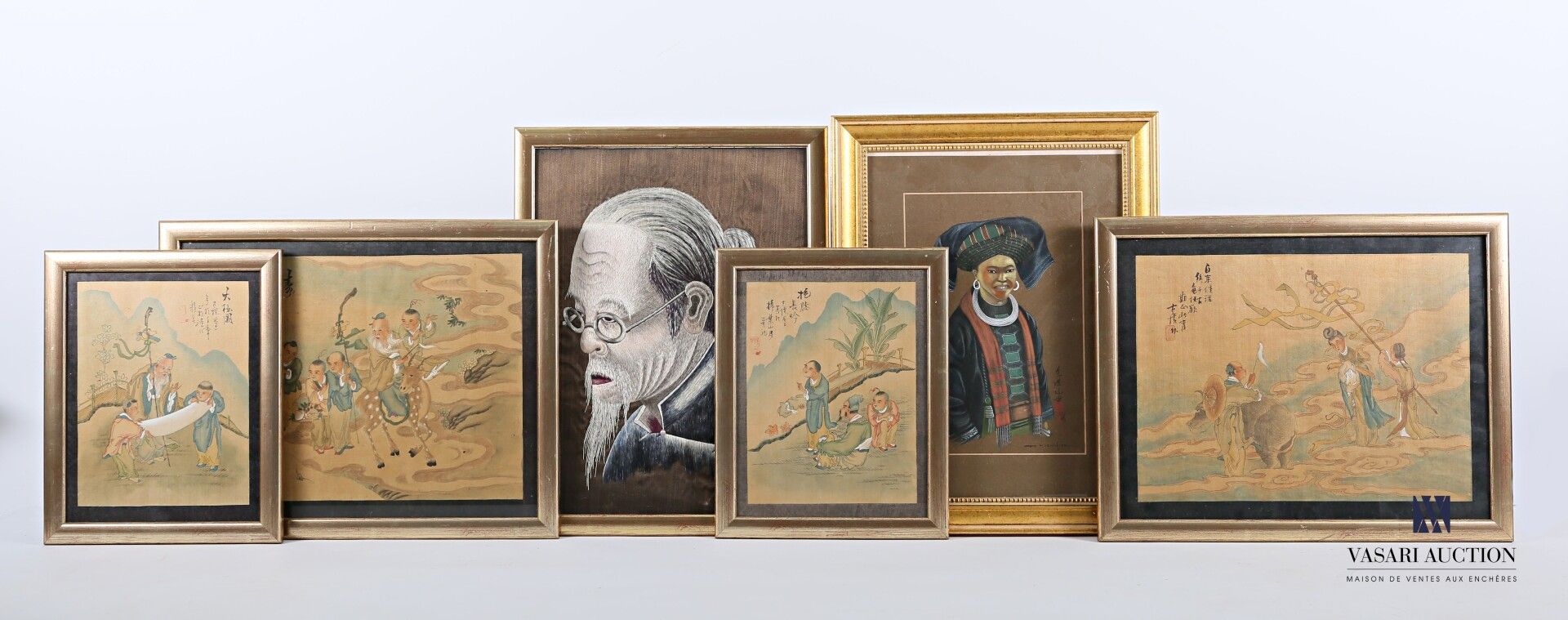 Null ASIE

Ensemble de quatre peintures sur soie représentant des scènes de vie &hellip;
