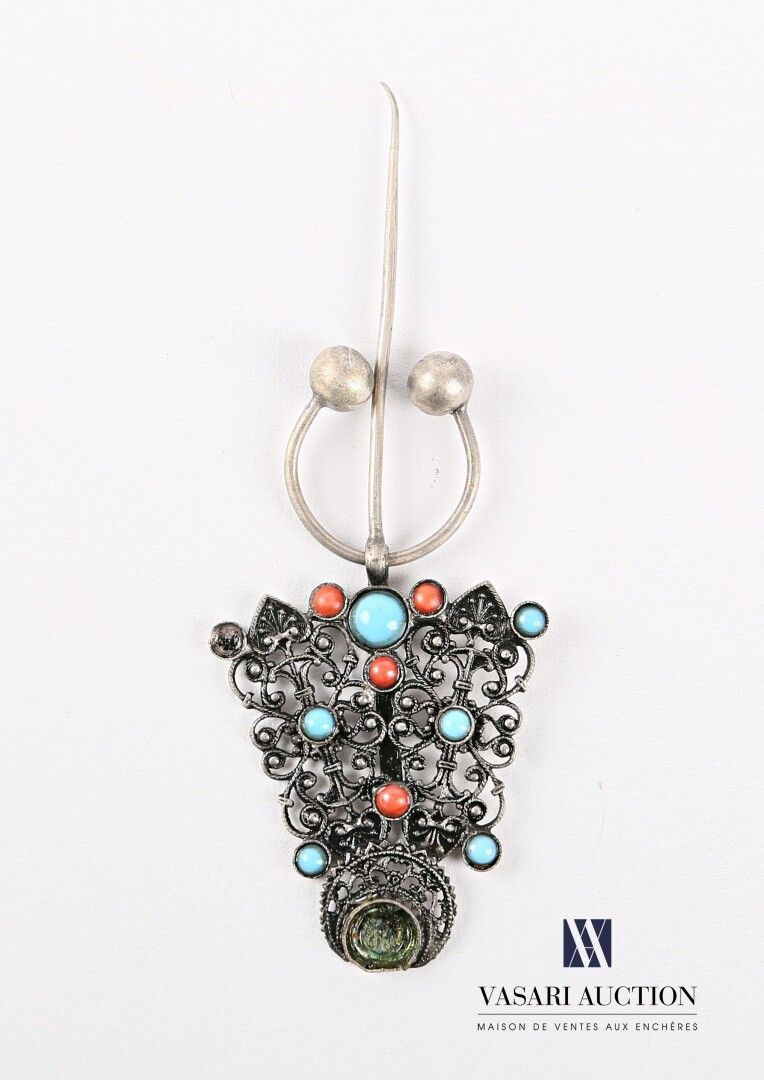 Null NORTH AFRICA

Openwork metal fibula decorated with coral and blue cabochons&hellip;
