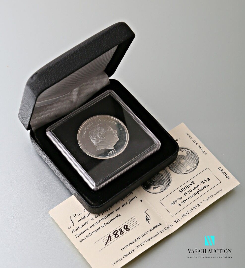 Null CLUB FRANCAIS DE LA MONNAIE 

Silver coin 800 thousandths showing on the ob&hellip;