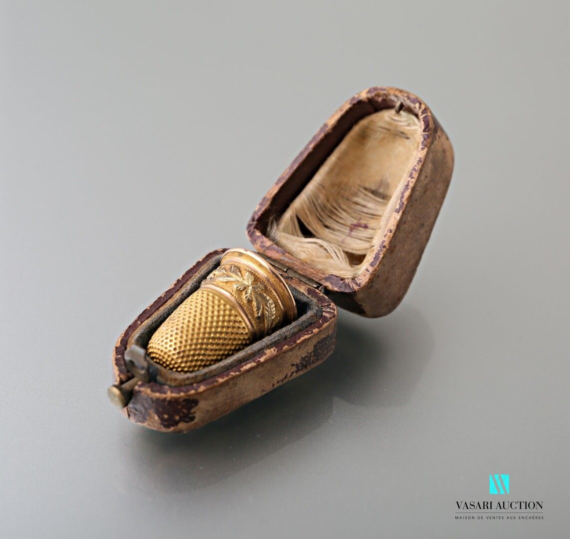 Null Thimble in gold 750 thousandths of three tones, it is decorated with a virg&hellip;