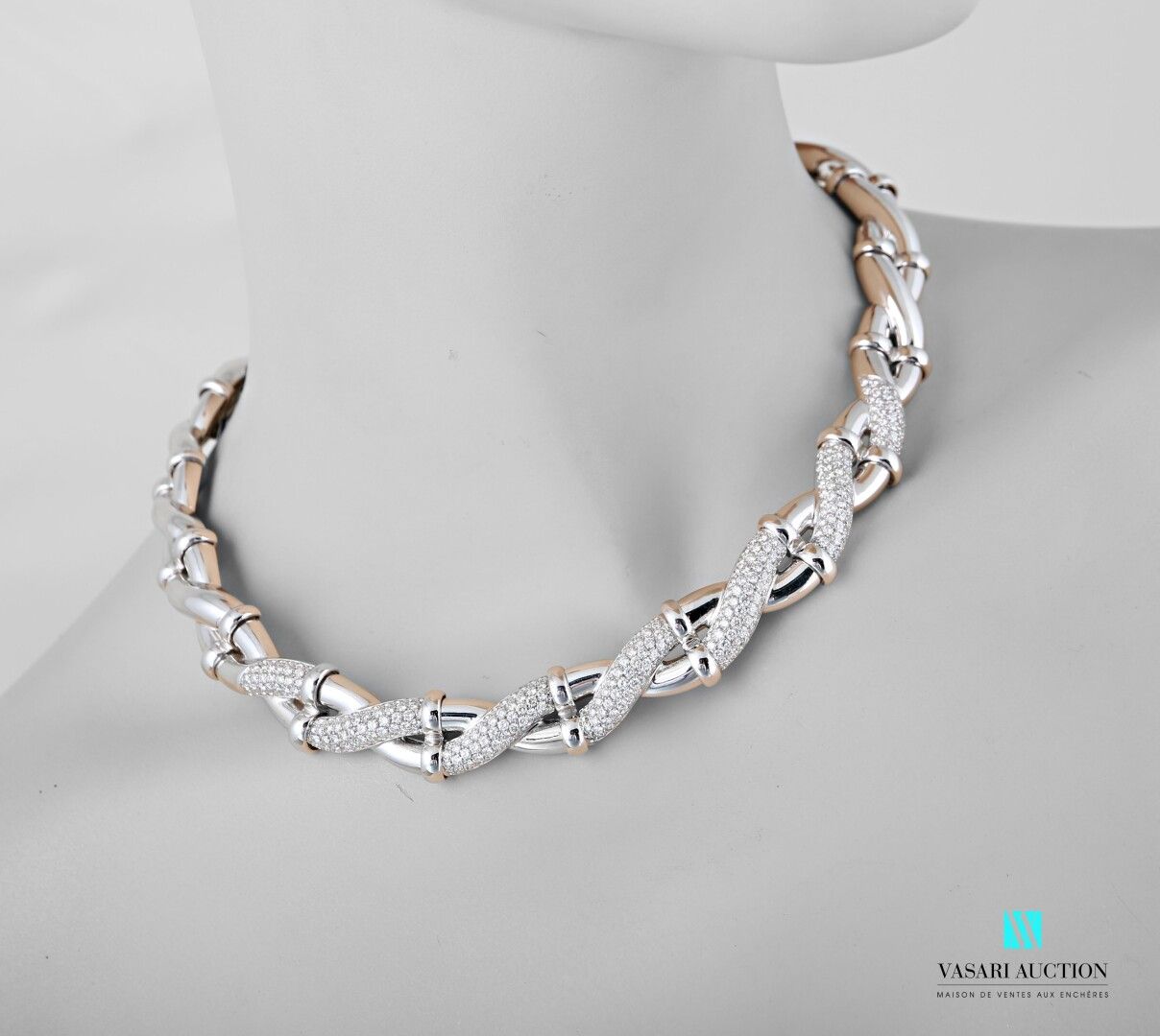 Null Boucheron, collar articulado de oro blanco 750 milésimas torcido, los siete&hellip;