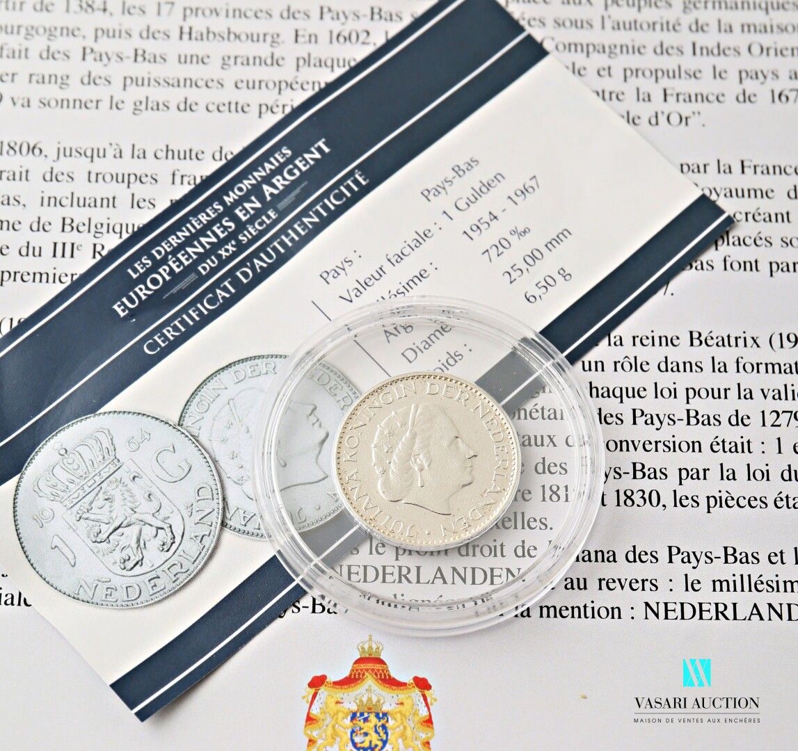 Null 法国蒙娜丽莎俱乐部

720千分之一的银币，正面显示荷兰朱莉安娜女王的轮廓，背面显示面值为1古尔丹，1965年

带有真实性证书和数据表

系列 20&hellip;