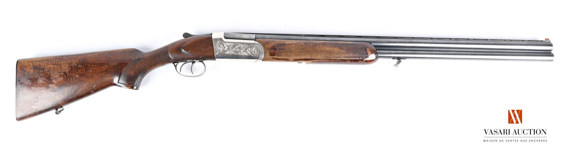 Null VERNEY-CARRON猎枪，型号SAGITTAIRE，口径12/70，叠加镜面枪管70厘米，通风带，银色饰面的雕刻摇杆，双扳机，36.5厘米处的手&hellip;
