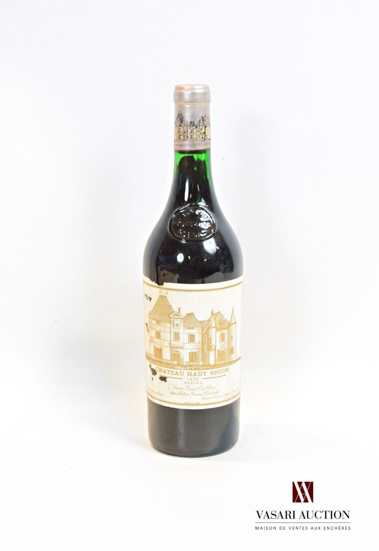 Null 1976年格拉夫一级酒庄（Chateau HAUT BRION）1瓶

	而且。有点褪色，有污点（有几处破损）。N：2厘米。