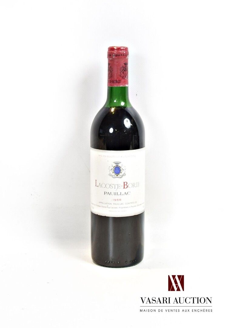 Null 1 bottiglia LACOSTE BORIE Pauillac 1988

	E. Un po' macchiato. N: spalla su&hellip;