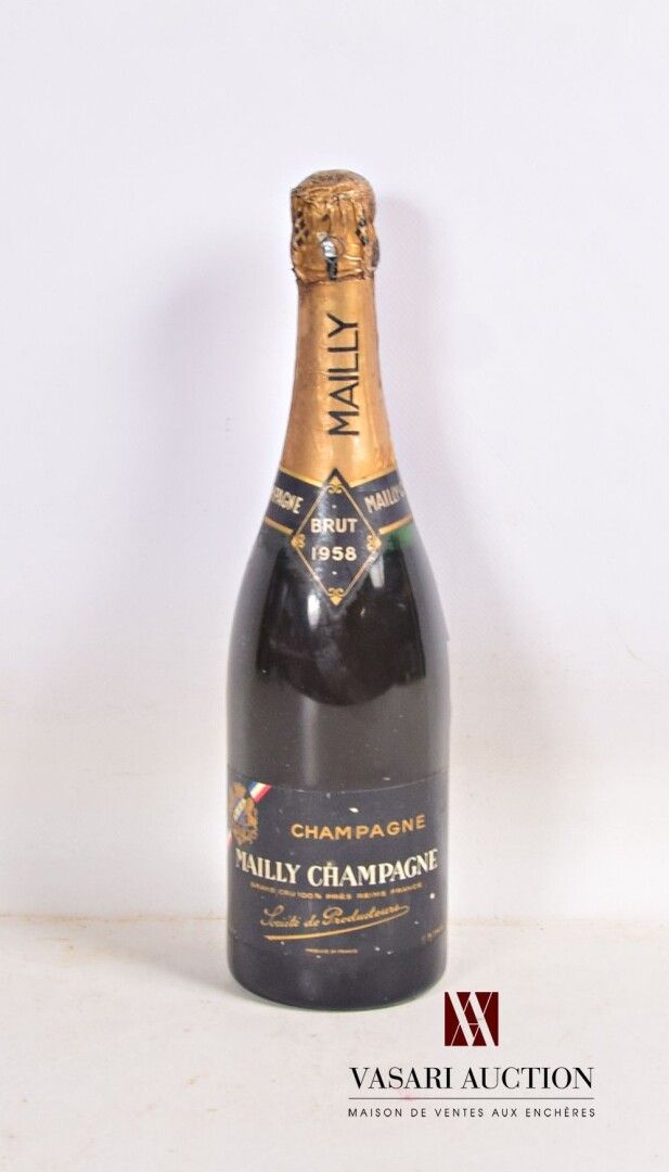 Null 1 Flasche Champagner MAILLY CHAMPAGNE Brut GC 1958.

	Et. Etwas fleckig (2 &hellip;