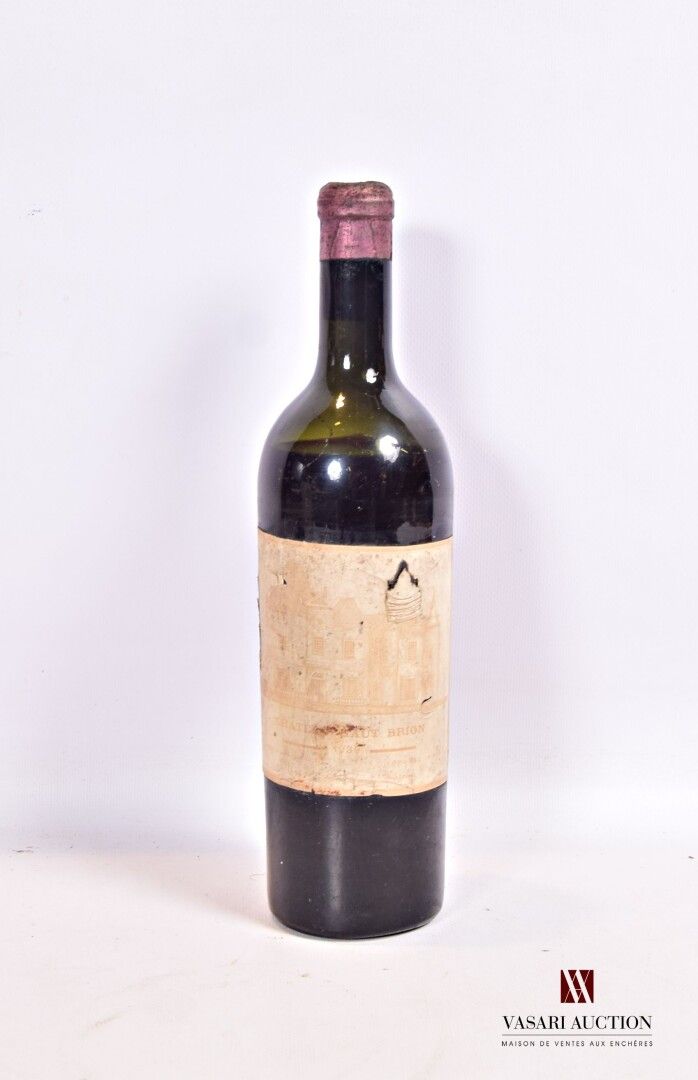 Null 格拉芙一级酒庄GCC 1939年1瓶

	Et. 非常褪色，染色和撕裂（百合花）。N：中/低肩。