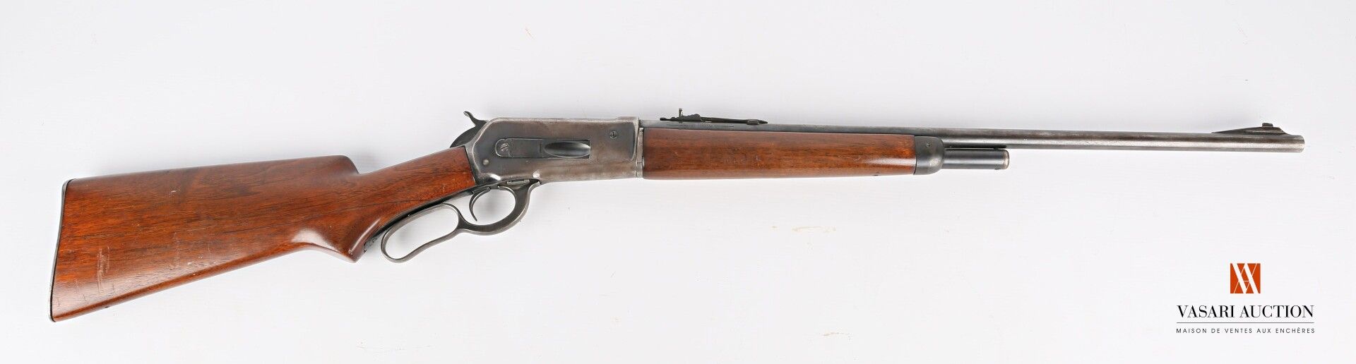 Null 温彻斯特71型杠杆式步枪，"步枪 "版本，24英寸（61厘米）有膛线的枪管，口径为348WCF，半个弹夹，枪壳硬化，枪尾标有 "1886型"，枪杆下有&hellip;