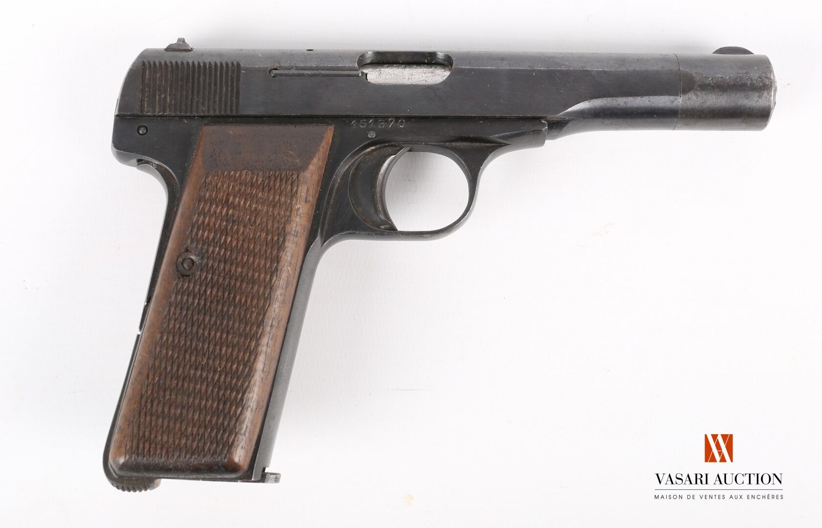 Null 注意B类武器--须经县级授权的空白或发放的武器

FN手枪，型号1910/22，口径7.65勃朗宁，后膛上有很好的标记 Fabrique Nation&hellip;