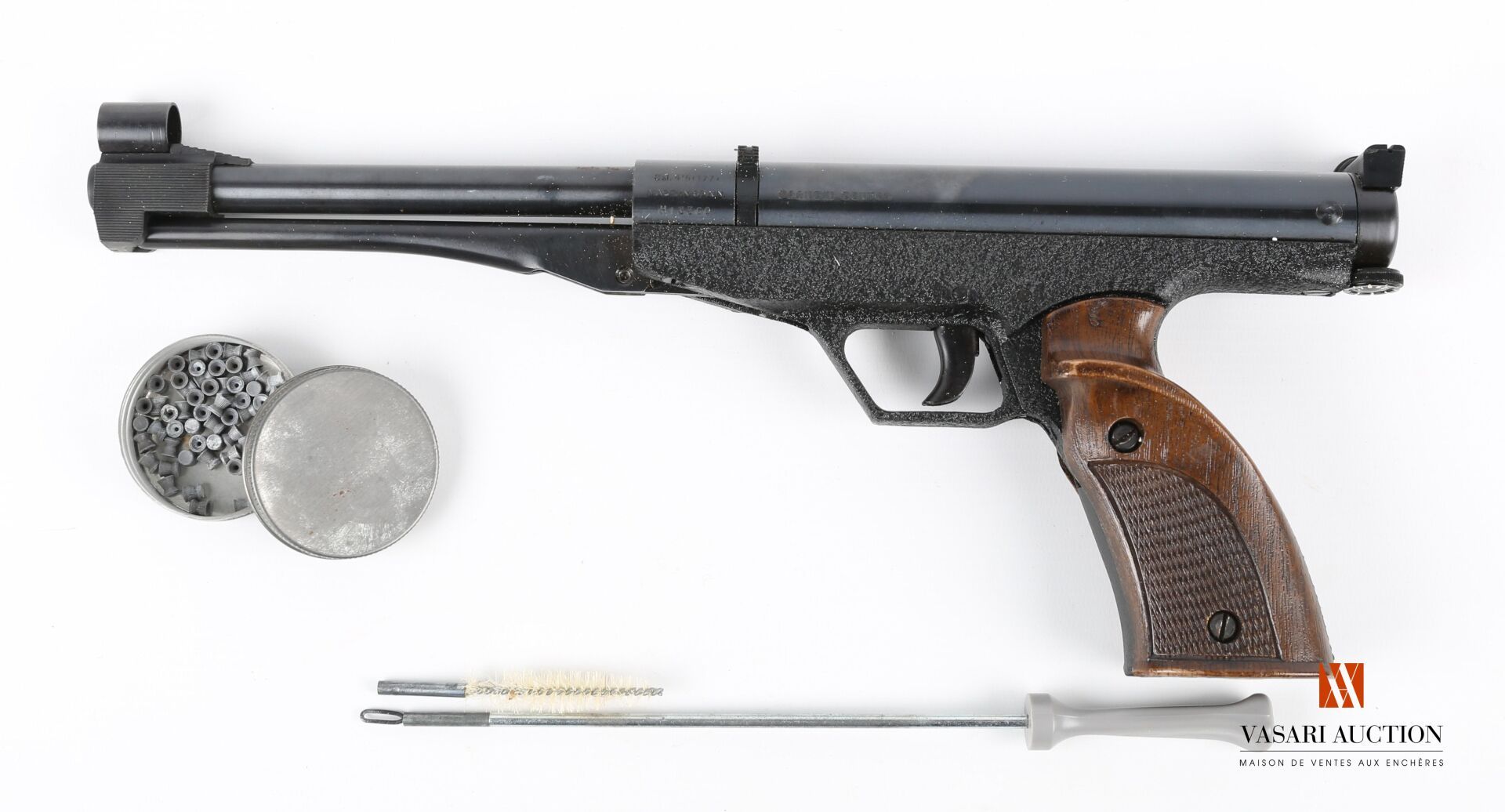 Null 西班牙制造的FRANCHI CENTER气枪，口径4.5毫米（.177），膛线枪管18.5厘米，通过倾斜的枪桶装弹，通过下部杠杆臂上膛，解剖式握把，编&hellip;