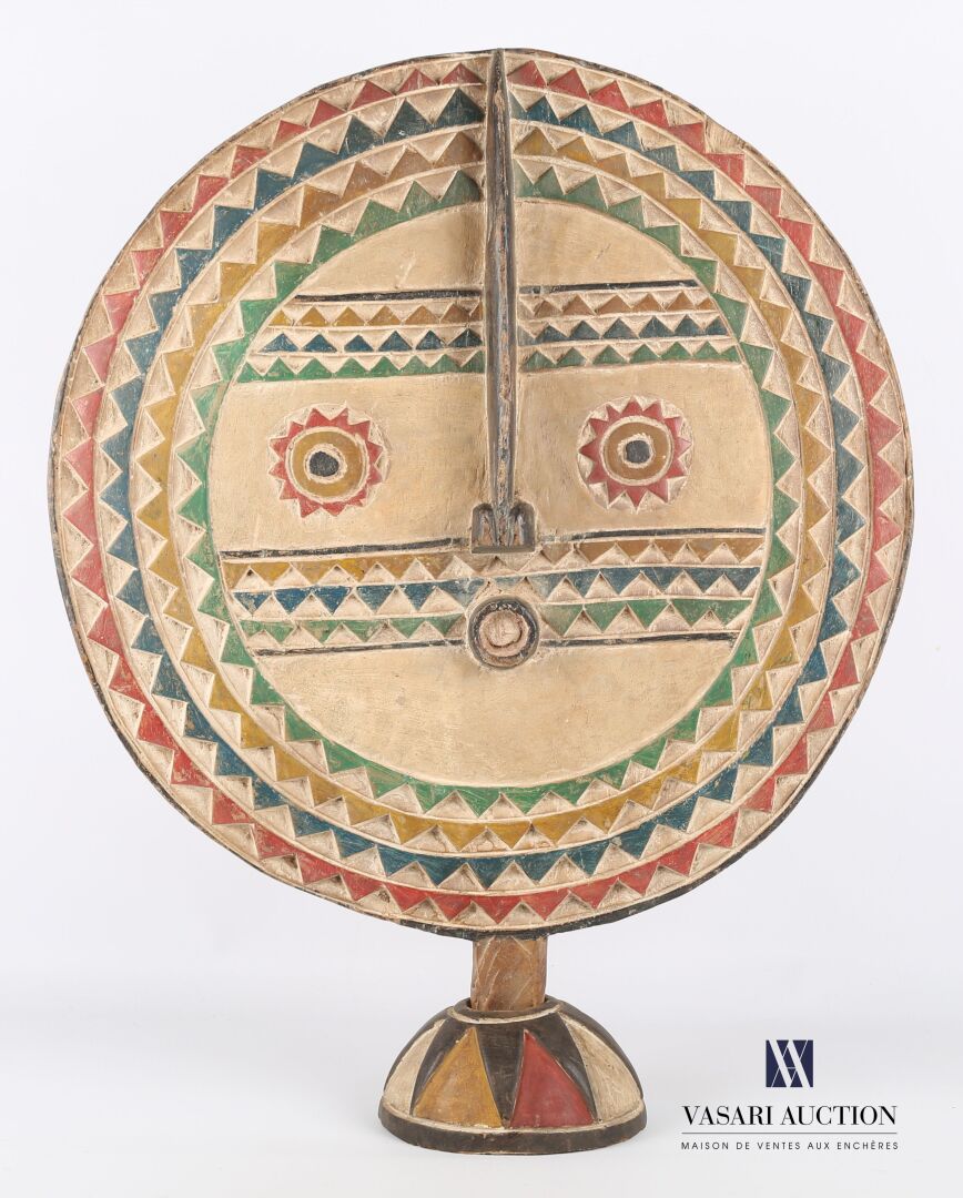 Null AFRIQUE

Sujet en bois sculpté et peint de forme ronde représentant un visa&hellip;
