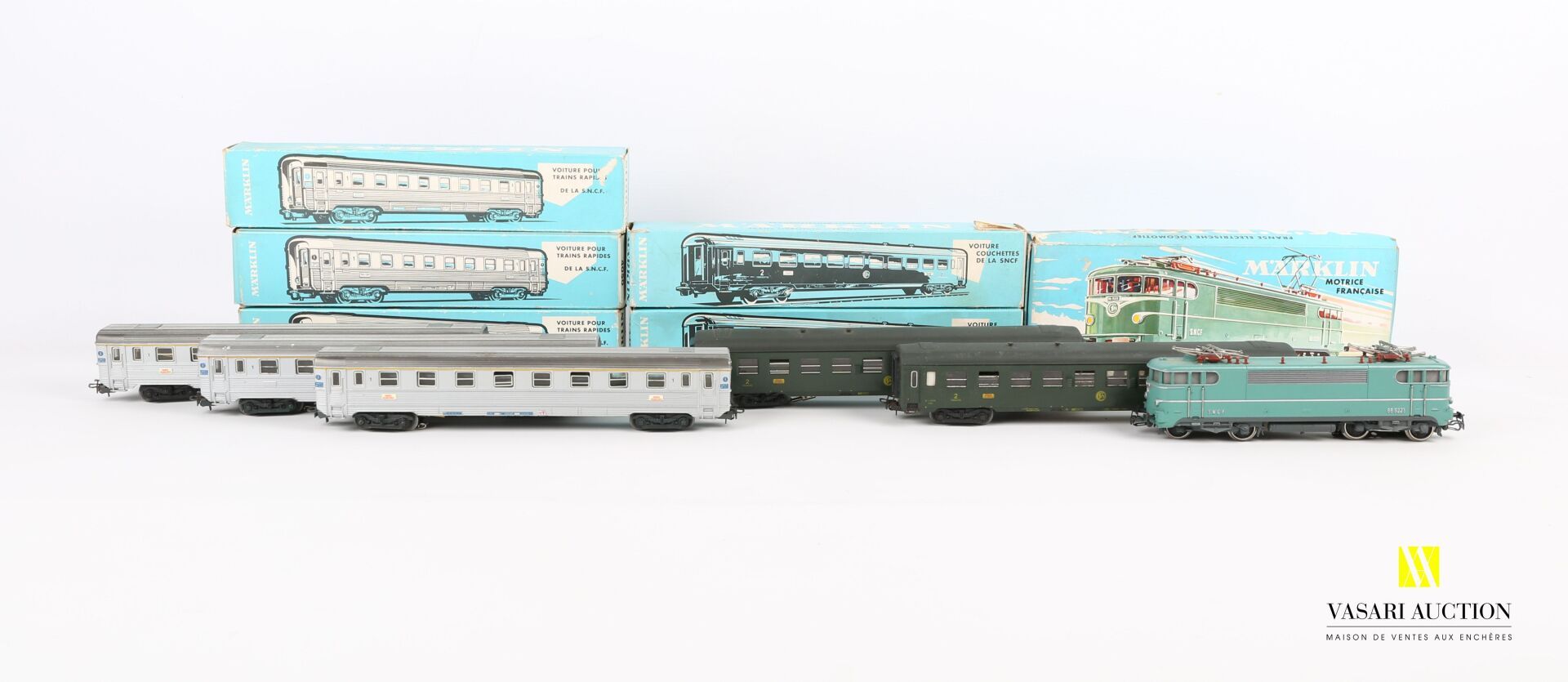 Null MARKLIN - West germany - SNCF

Lot comprenant : 

Ref : 4050 - trois voitur&hellip;