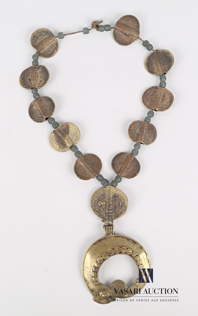 Null AFRICA

Collar con elemento de bronce en espiral acabado con una voluta