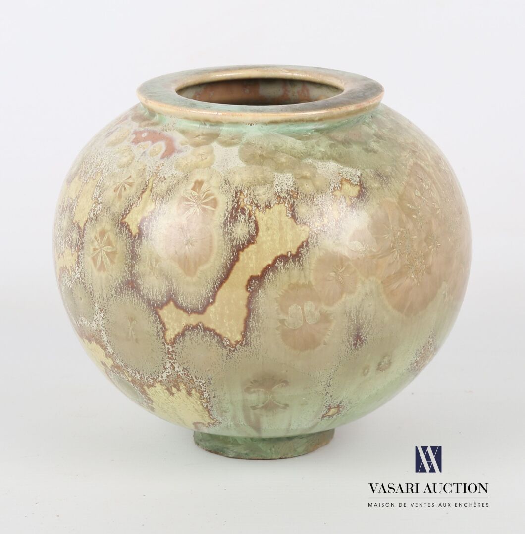Null 球形陶瓷花瓶，有绿色碧玉装饰。

高度：15厘米15厘米 - 直径：16厘米