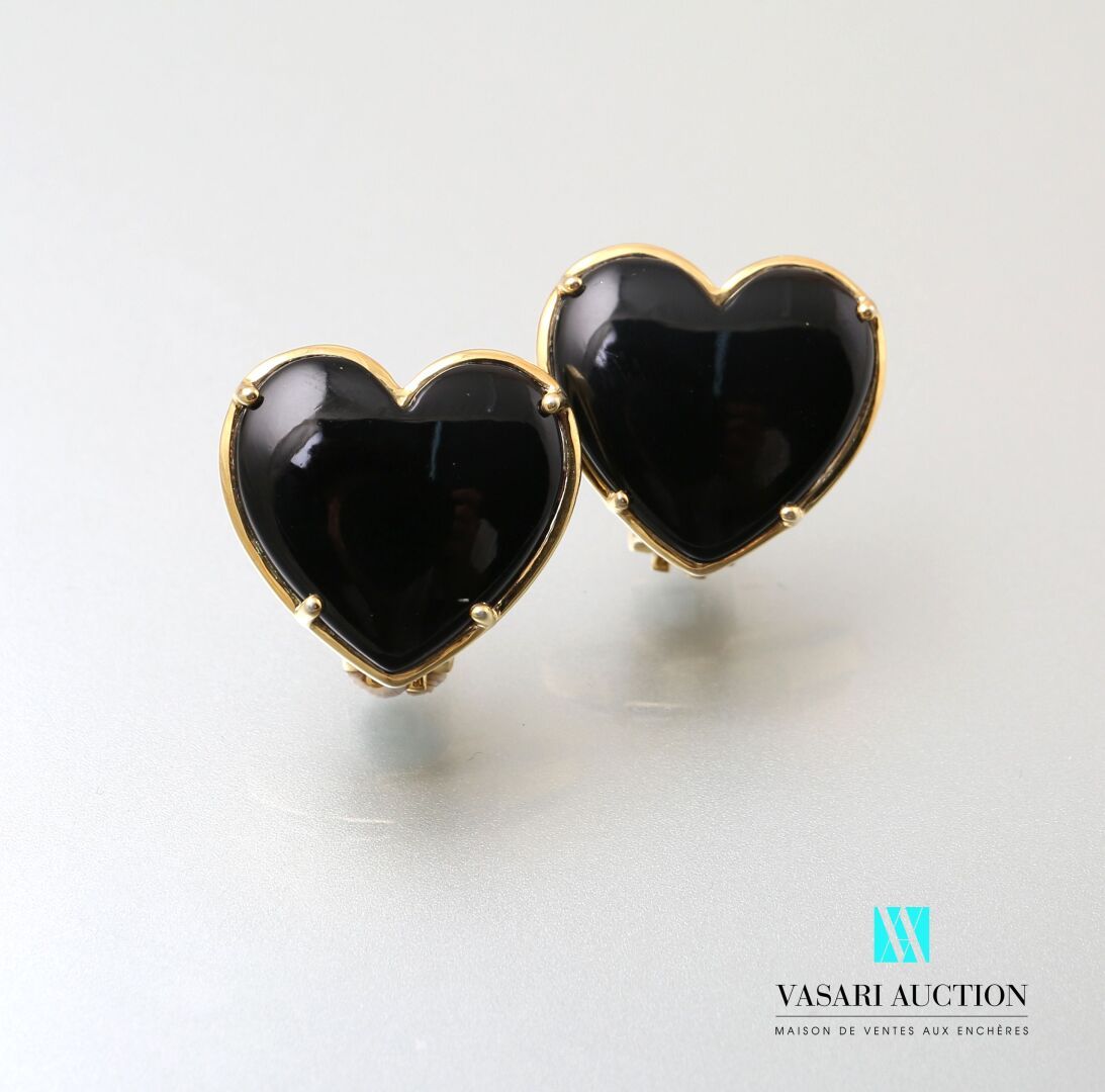 Null Pair of earrings in vermeil in the shape of heart set with onyx.

Gross wei&hellip;