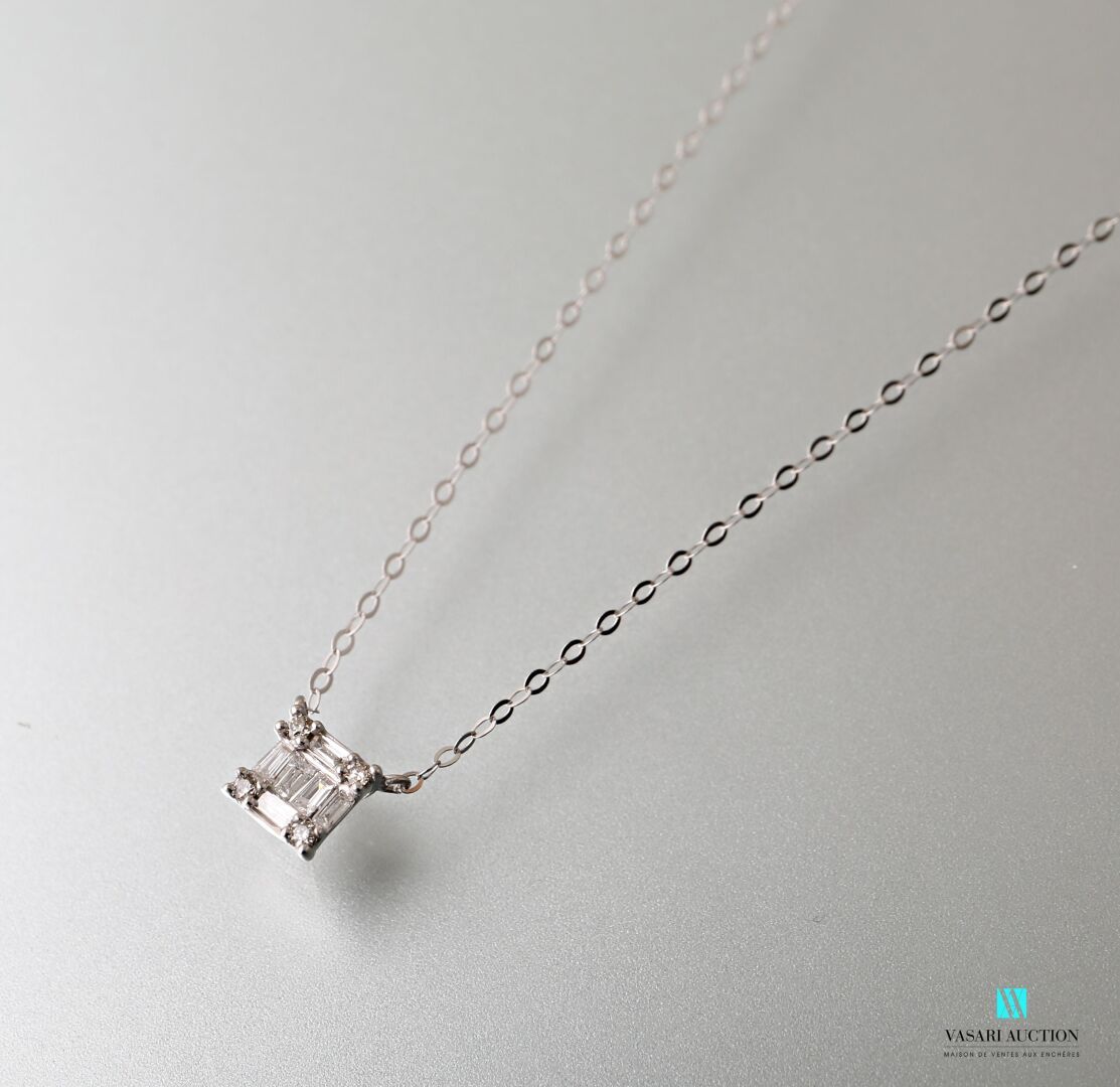 Null Necklace in white gold 750 thousandths decorated with a pendant of square s&hellip;