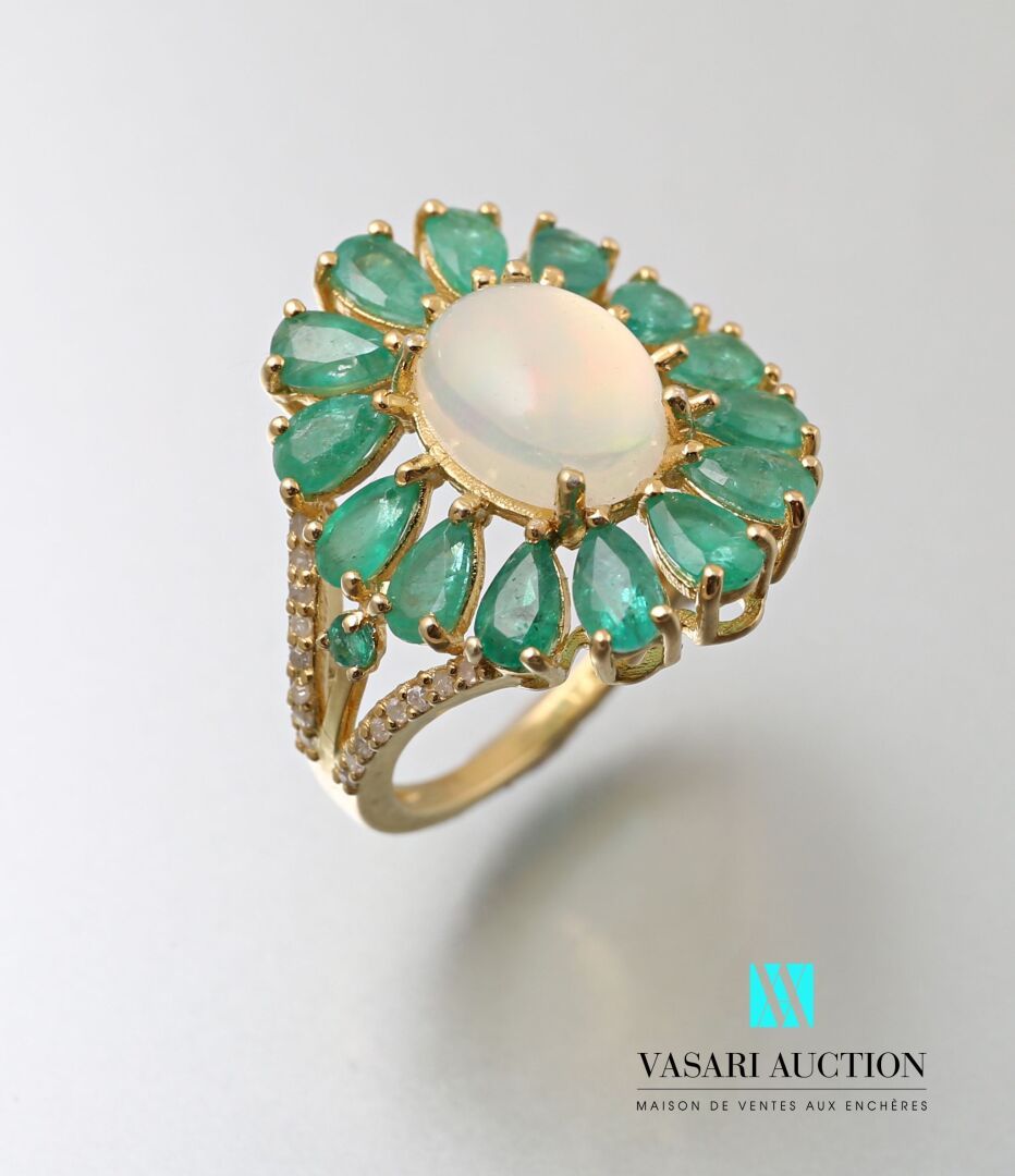 Null A vermeil ring set with a cabochon opal in an openwork setting of pear-cut &hellip;