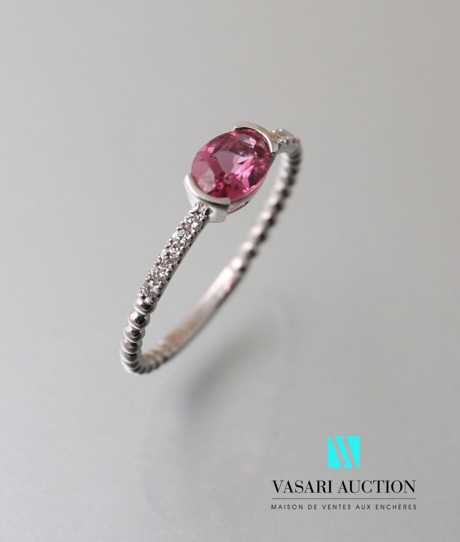 Null Ring in white gold 750 thousandths set with an oval pink tourmaline of 0.40&hellip;