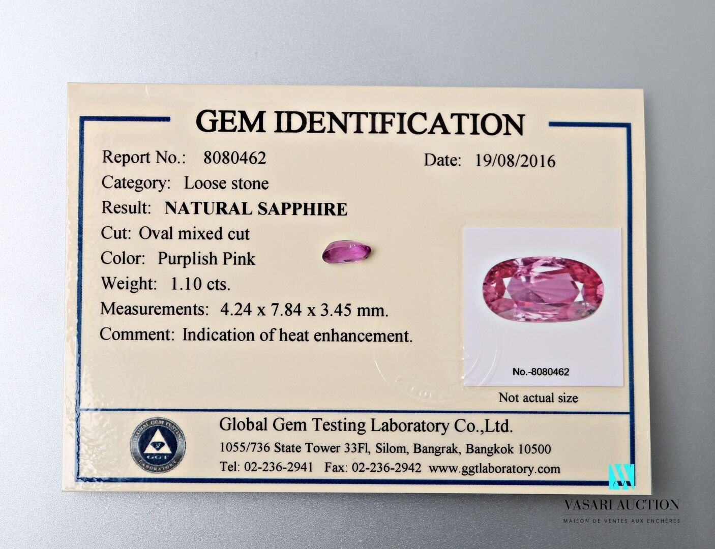 Null 椭圆形切割的粉色蓝宝石，等级为1.10克拉，附有全球宝石检测实验室的8080462号证书，表明经过热处理。