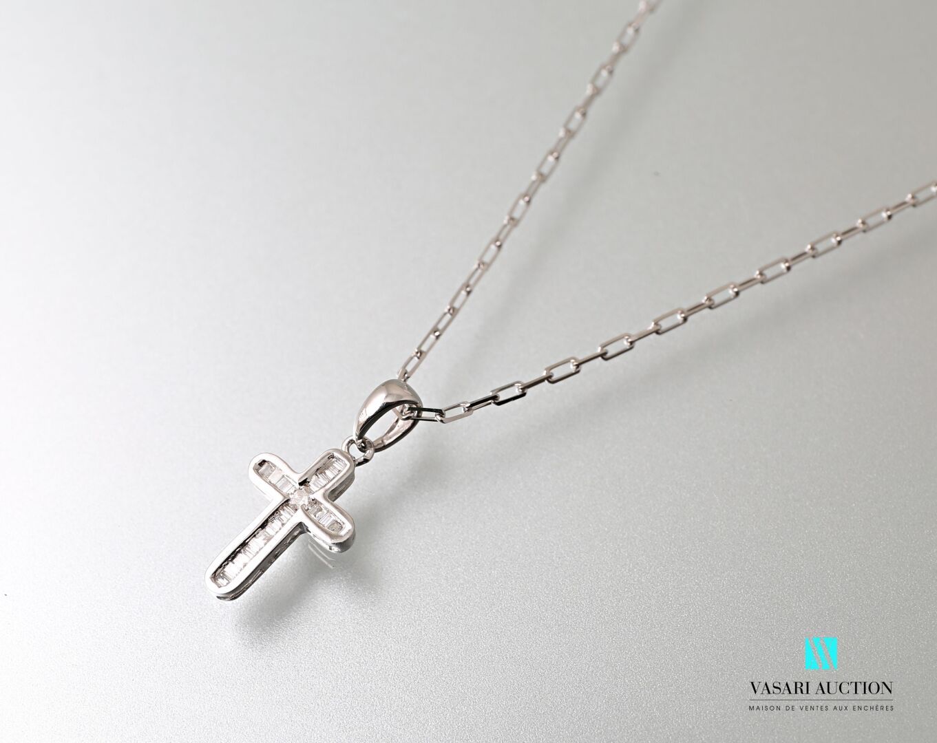 Null Pendant cross and its chain with mesh forçat in white gold 750 thousandths,&hellip;