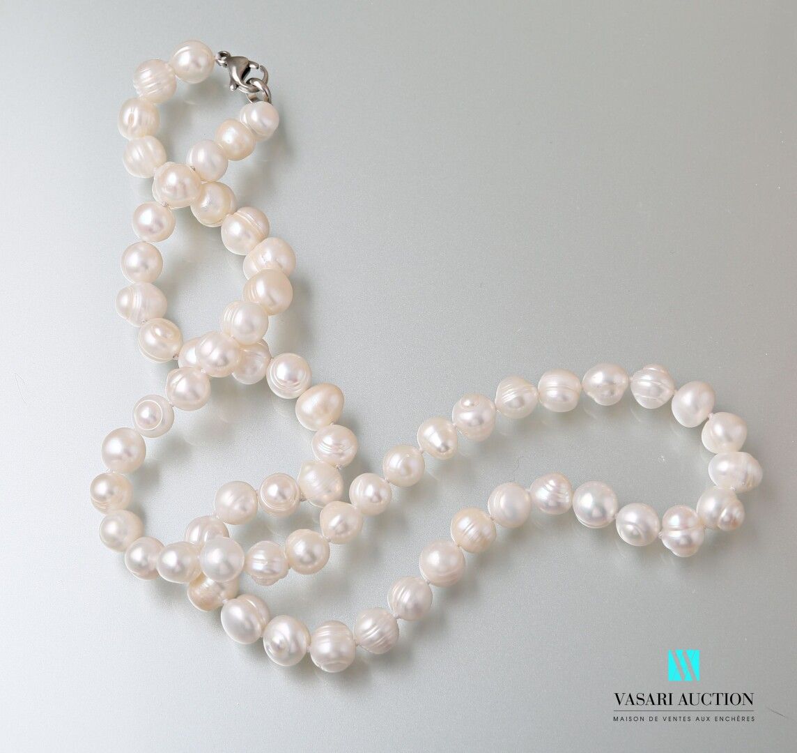 Null Necklace decorated with freshwater pearls, the clasp snap hook

Length : 57&hellip;