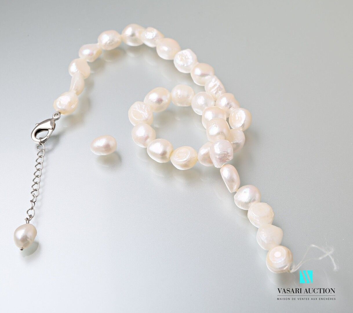 Null Baroque freshwater pearl necklace, lobster clasp

(to be threaded)

Length &hellip;