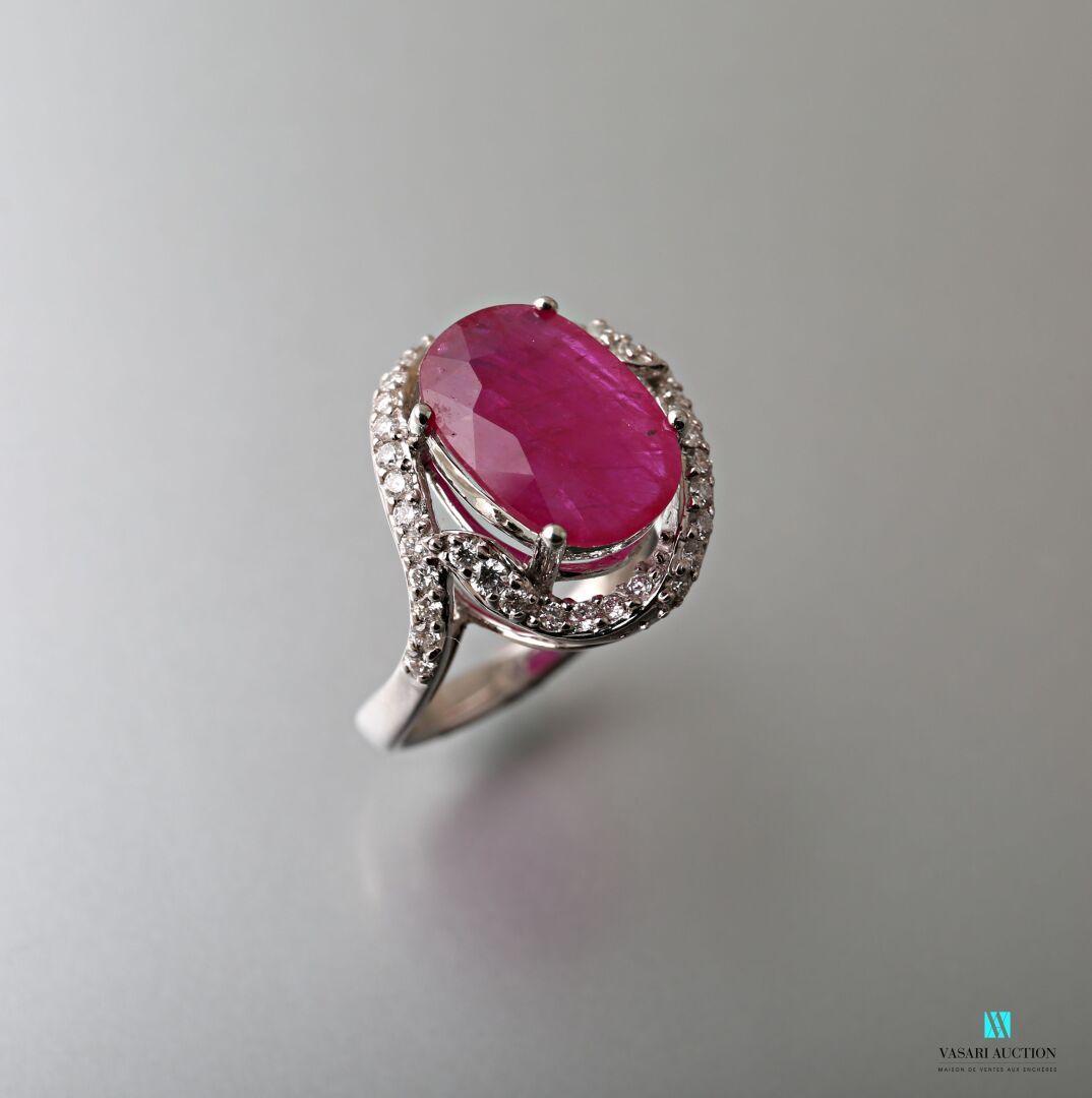 Null Ring in white gold 750 thousandth set with an oval ruby calibrating 3.59 ca&hellip;