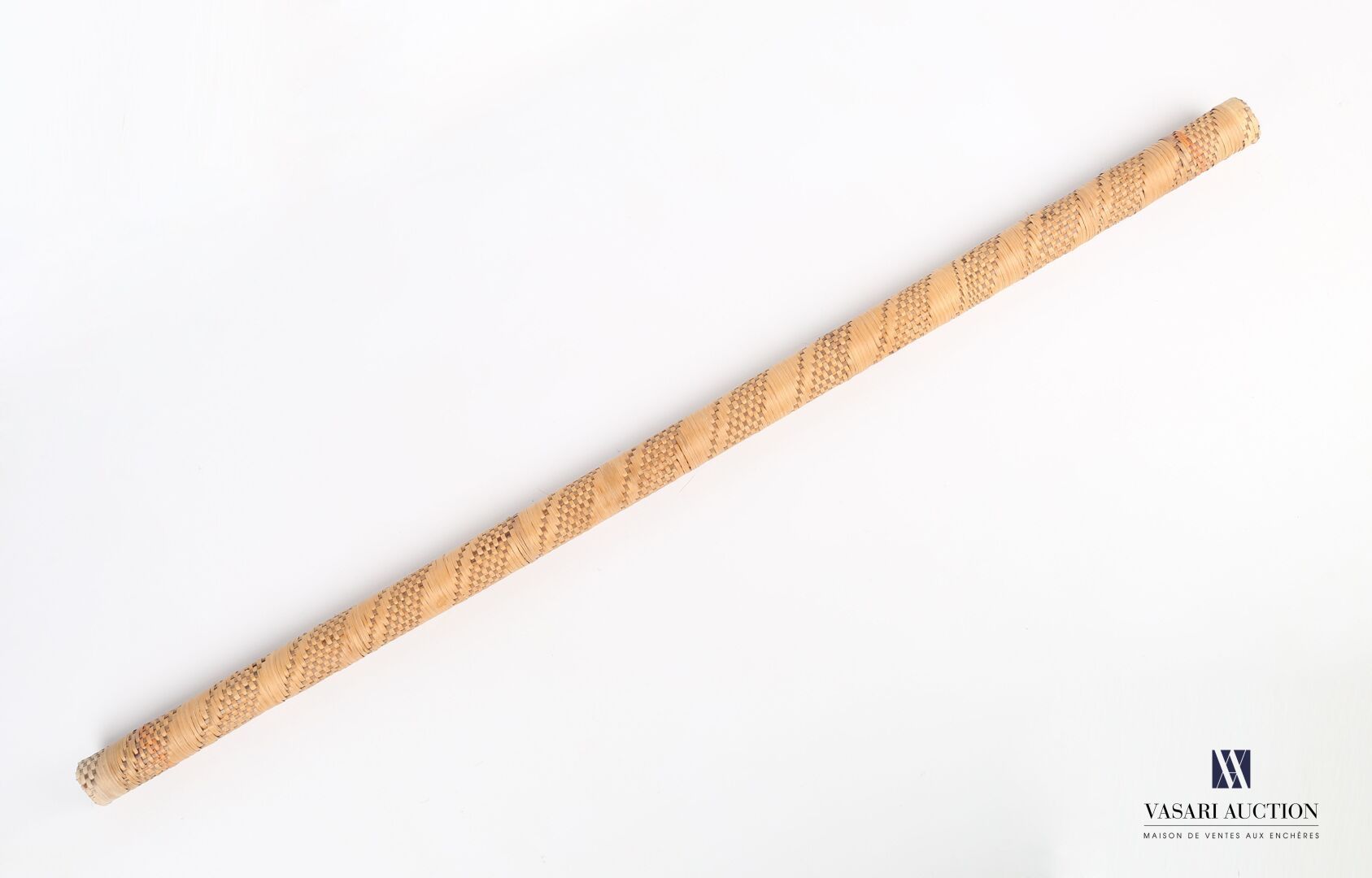 Null GABON - FANG

由稻草编织而成的管状手杖。

(轻微磨损)

长度：108厘米