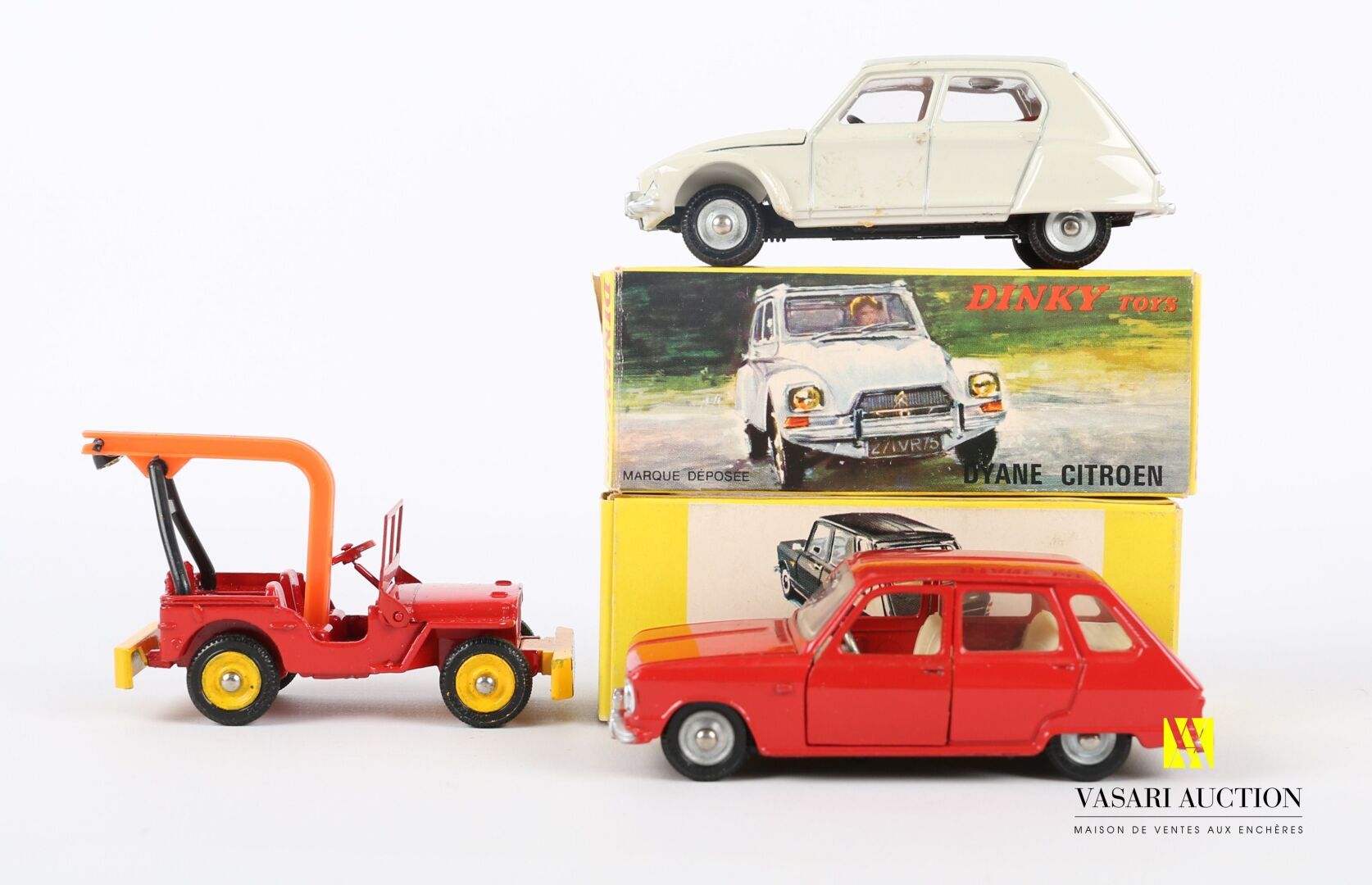 Null DINKY TOYS (FR)

Lot of three vehicles : Jeep of recovery Ref 1412 - Dyane &hellip;