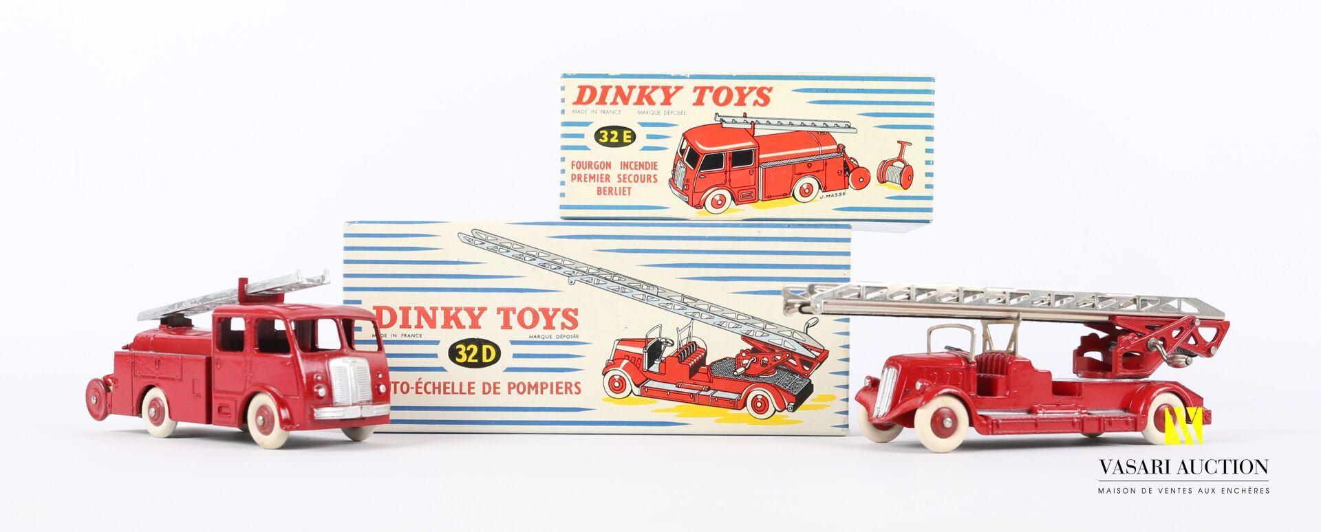 Null DINKY TOYS (FRANCE MECCANO)

Fireman's ladder 32D

First aid fire truck Ber&hellip;