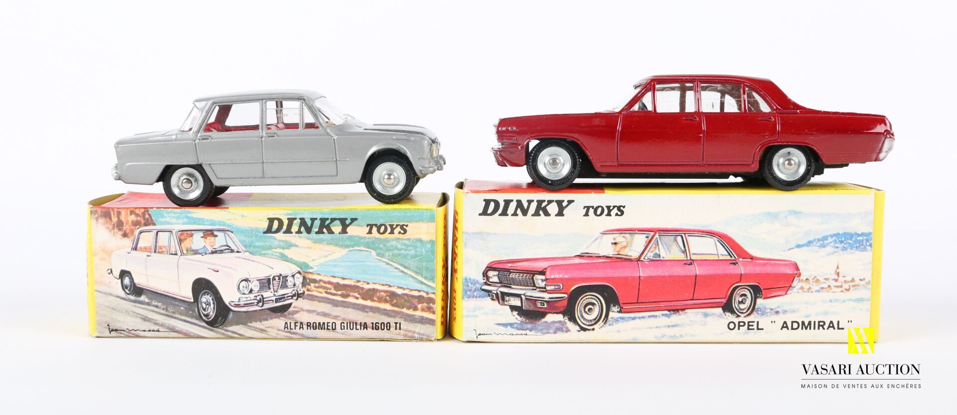 Null DINKY TOYS (FR)

Lot of two vehicles : Opel Admiral with trunks in original&hellip;