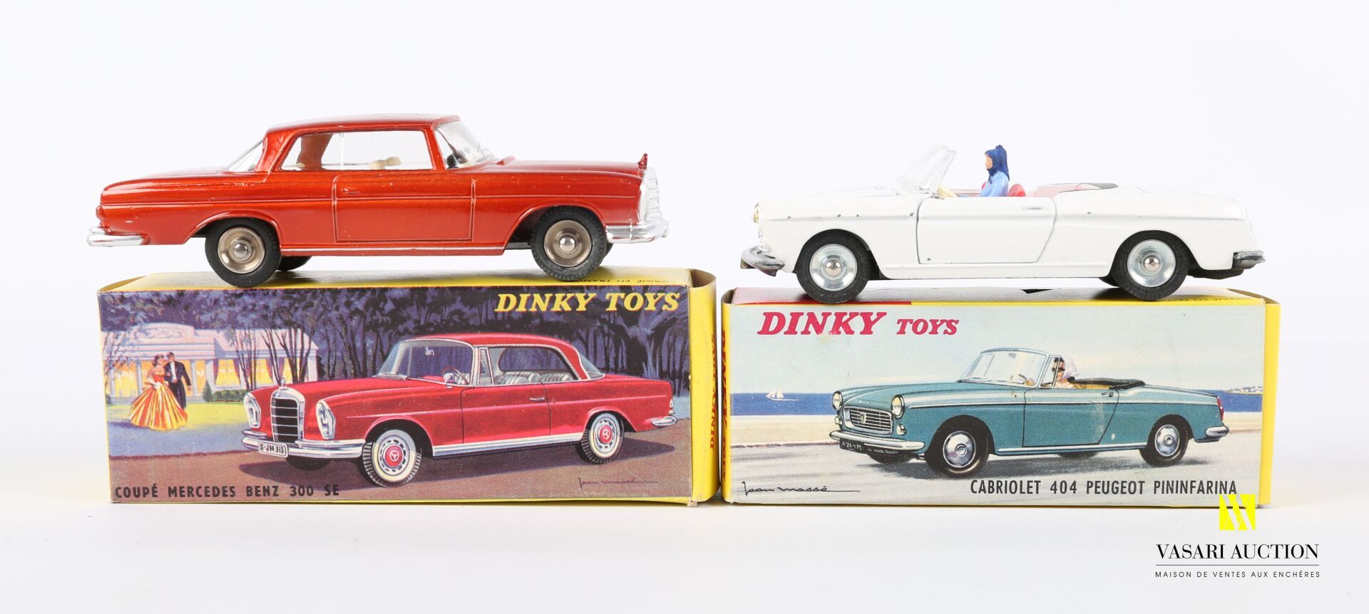 Null DINKY TOYS (FR)

Lot of two vehicles : Peugeot 404 Pininfarina cabriolet Re&hellip;