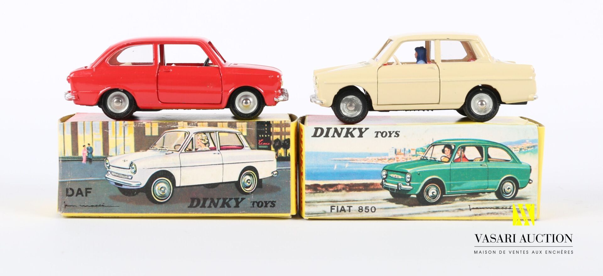 Null DINKY TOYS (ES)

Lote de dos vehículos : DAF Ref 508 - Fiat 850 Ref 509

(c&hellip;