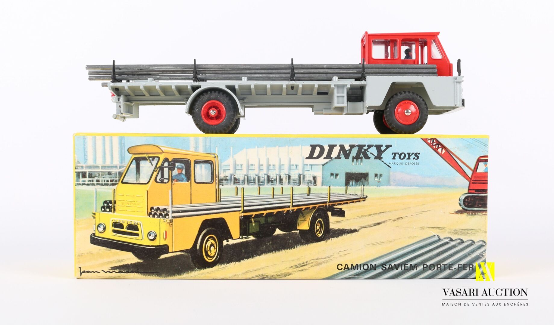 Null DINKY TOYS MECCANO TRIANG (FR)

Camion Saviem porte-fer Réf 885

(boite d'o&hellip;