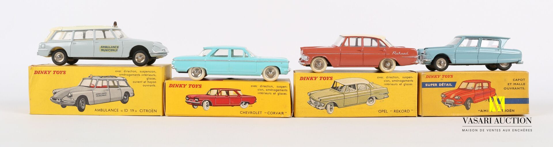 Null DINKY TOYS (FR)

Lot of four vehicles : Chevrolet Corvair Ref 552 - Opel Re&hellip;
