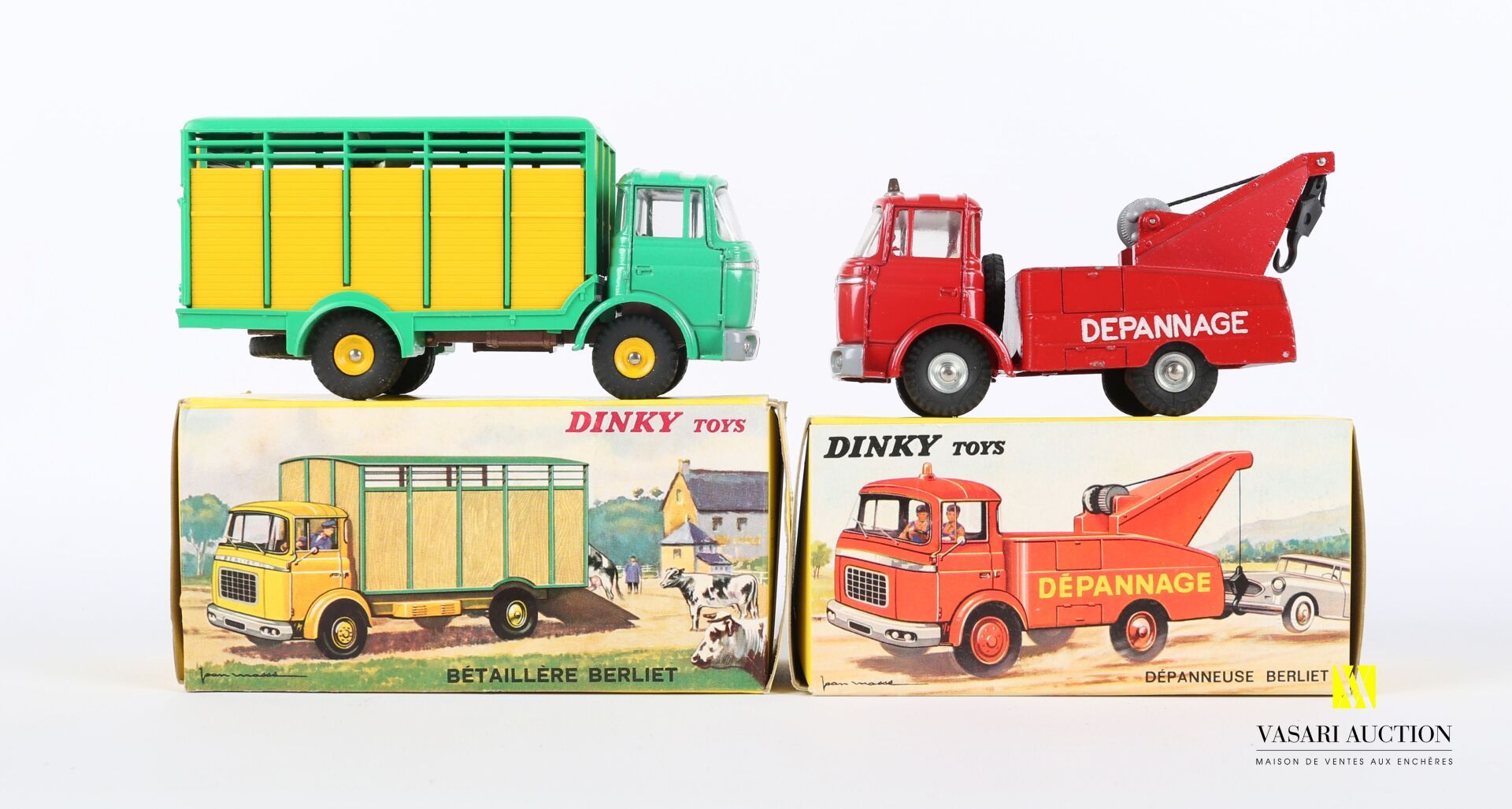 Null DINKY TOYS (FR)

Lot de deux véhicules : Bétaillière Berliet Réf 577 - Dépa&hellip;