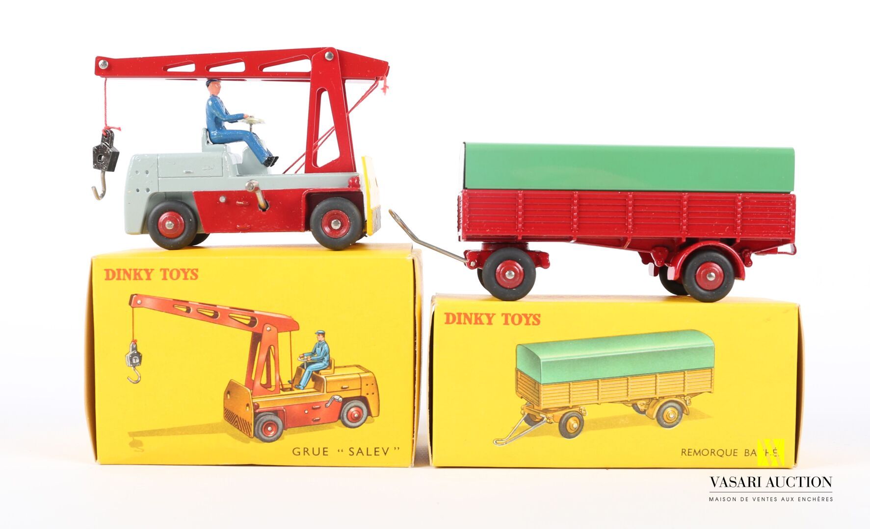 Null DINKY TOYS (FR)

Lot of two vehicles : Salev crane Ref 50 - Trailer Ref 70
&hellip;