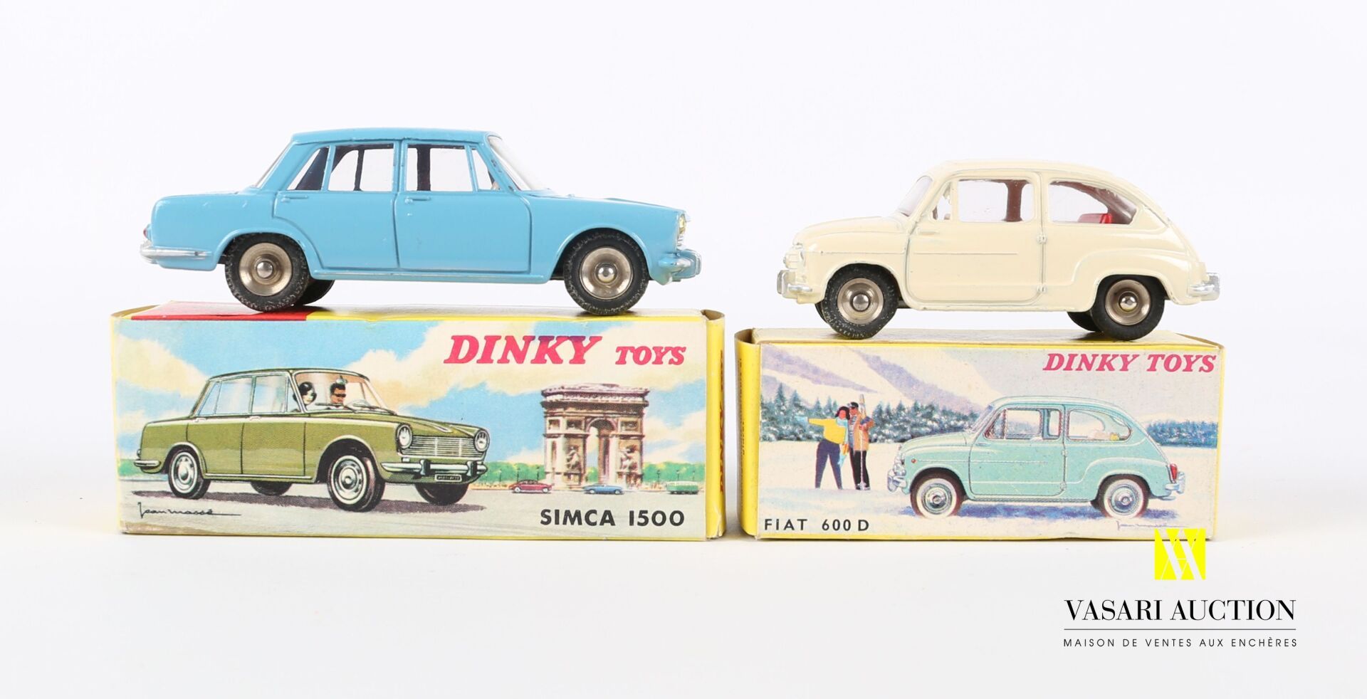 Null DINKY TOYS (FR)

Lot de deux véhicules : Fiat 600D Réf 520 - Simca 1500 Réf&hellip;