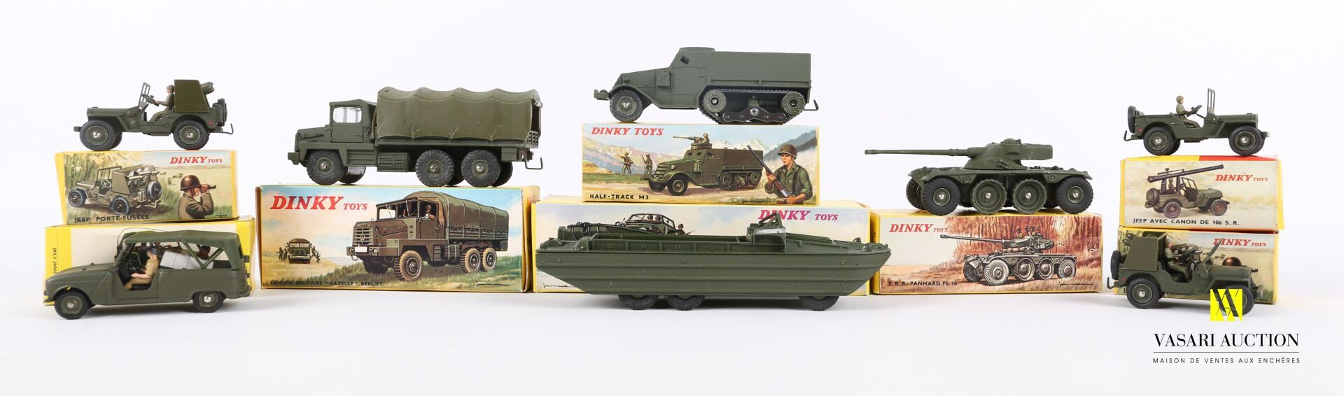 Null 微型玩具 (en)

一批八辆军用车辆：Sinpar 4 x 4 Gendarmerie militaire Ref 815 - 带机枪的半履带M 3&hellip;
