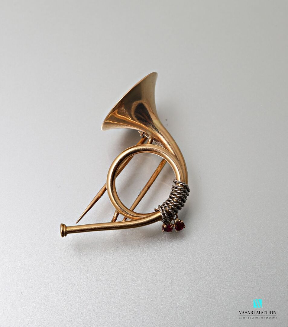 Null Mellerio, brooch in yellow gold 750 thousandths in the shape of hunting hor&hellip;