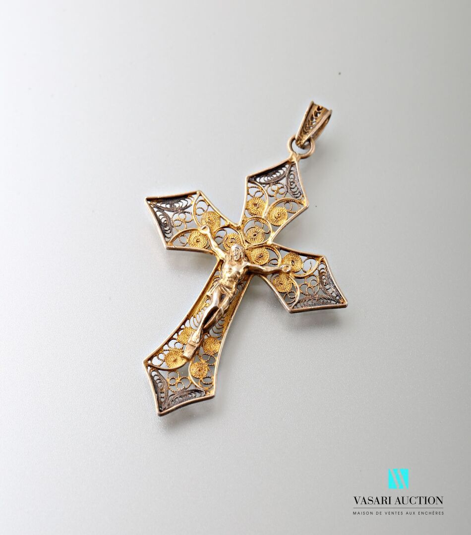 Null Important pendentif-croix en vermeil 800 millièmes filigrané avec le Christ&hellip;