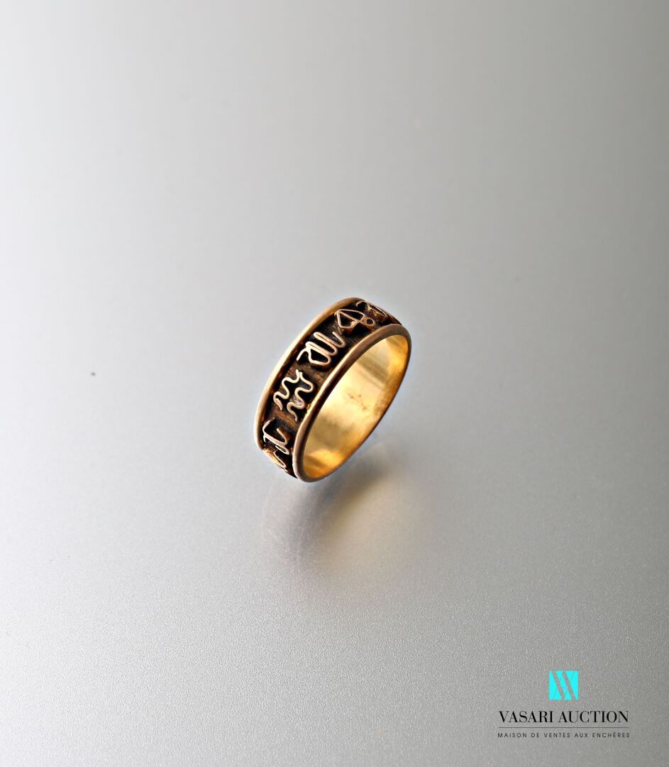 Null Gold ring 585 thousandths decorated with the signs of the zodiac.

Weight :&hellip;