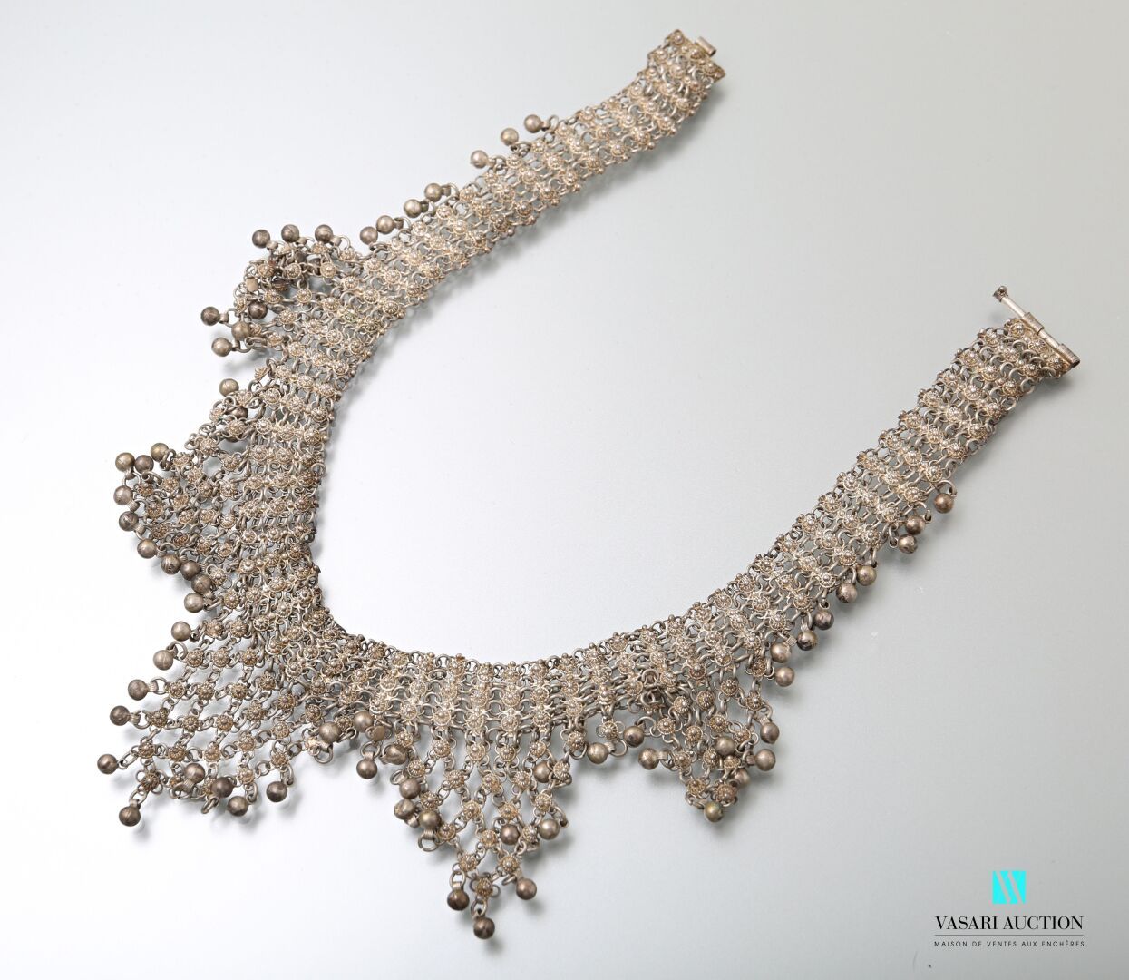Null Silver drapery necklace composed of small openwork cone elements connected &hellip;