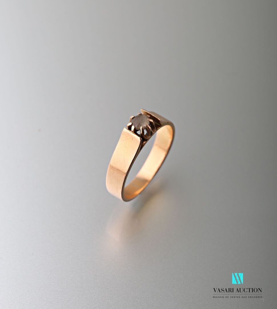 Null Bague en or rose 750 millièmes, anneau plat serti au centre d'une demi-perl&hellip;